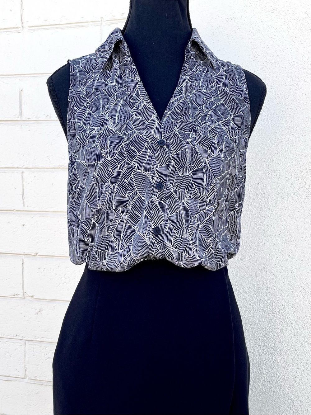 Express Portofino Sleeveless Top Black & White Fern Small GUC